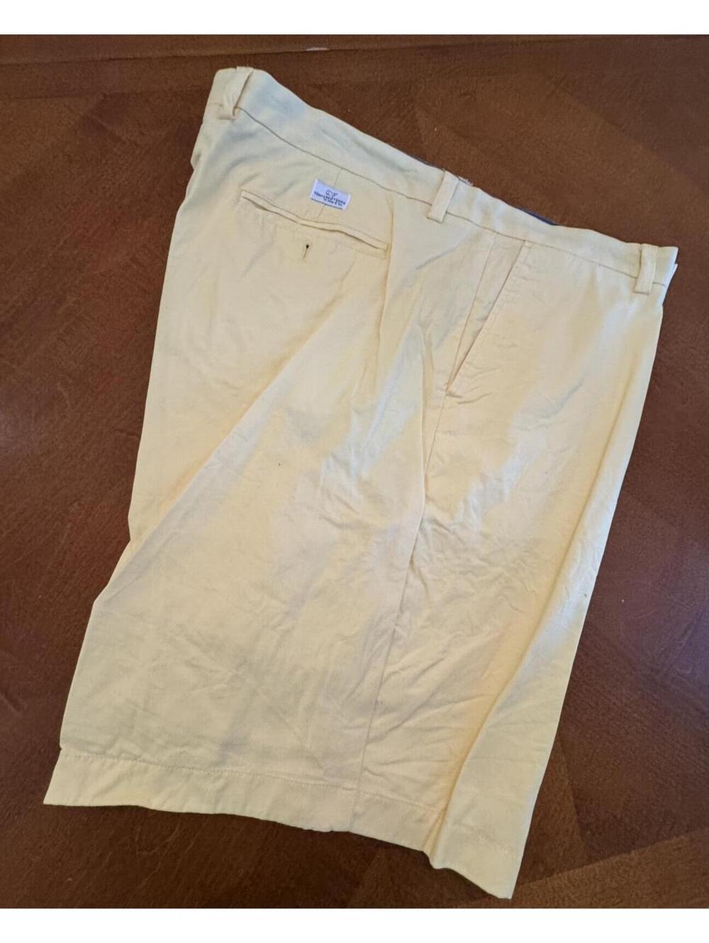Vineyard Vines Light Yellow Chino Shorts 42 waist D120